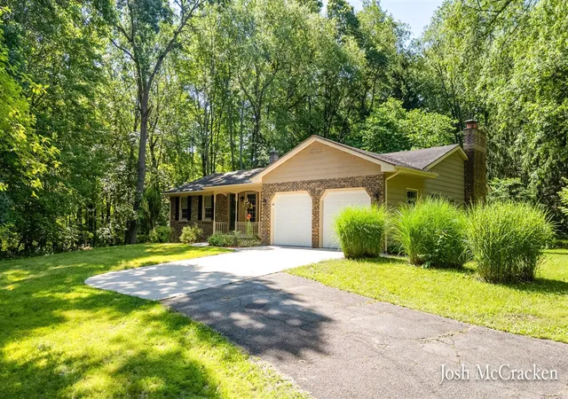 Homes for sale in Lowell, MI | 2894 Gulliford Dr, Lowell, MI 49331 | MLS# 70543666