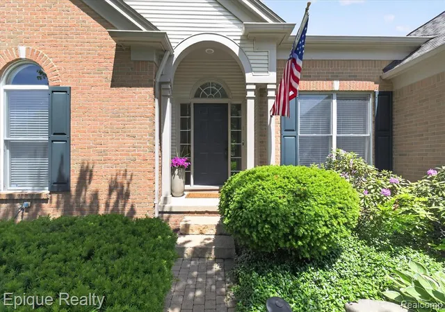 5th image of 760 Caribou Ct, Rochester, MI 48307 | MLS# 61000805