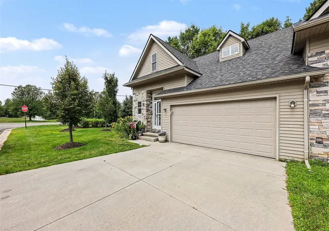 Listing Photo 4 - Condo for sale in building located at 5496 Trillium Xing Ct, Ann Arbor, MI 48103