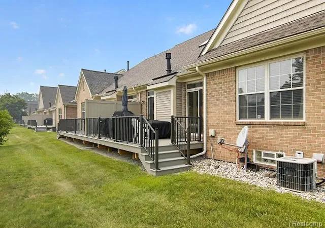 Photo 3 of Sale Pending at 32969 Brookside Cir #18, Livonia, MI 48152 1426 | MLS# 61012568 | Listing updated on 2026-10-05