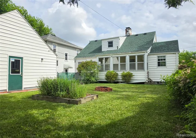 Homes for sale in Port Huron, MI | 1333 Court St, Port Huron, MI 48060 | MLS# 61001673