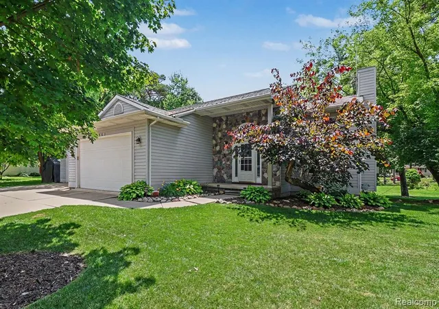 1st image of 2460 Livernois Dr, Howell, MI 48843 | MLS# 61008648