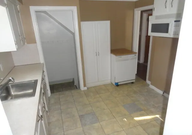 Photo 4 of Sale Pending at 15534 Chestnut Ave, Eastpointe, MI 48021 | MLS# 70499257 | Listing updated on 2026-04-06