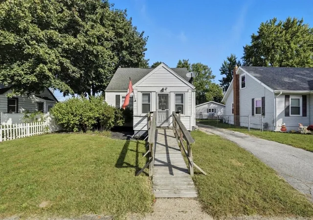 Photo 1 of Single family home for sale at 107 Sherwood St, Dowagiac, MI 49047 | MLS# 70497547 | Listing updated on 2025-10-14