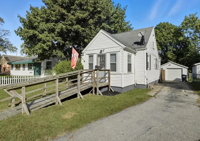 Photo 2 of Single family home for sale at 107 Sherwood St, Dowagiac, MI 49047 | MLS# 70497547 | Listing updated on 2025-10-14