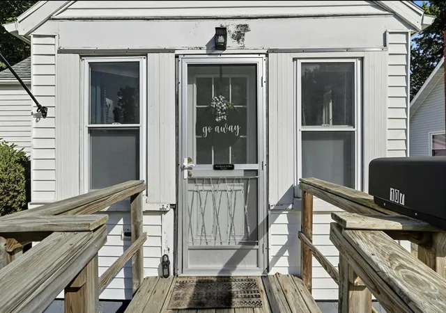 Photo 3 of Single family home for sale at 107 Sherwood St, Dowagiac, MI 49047 | MLS# 70497547 | Listing updated on 2025-10-14