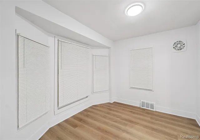 Photo 4 of Single family home for sale at 14141 Edmore Dr, Detroit, MI 48205 1257 | MLS# 60975173 | Listing updated on 2026-09-02