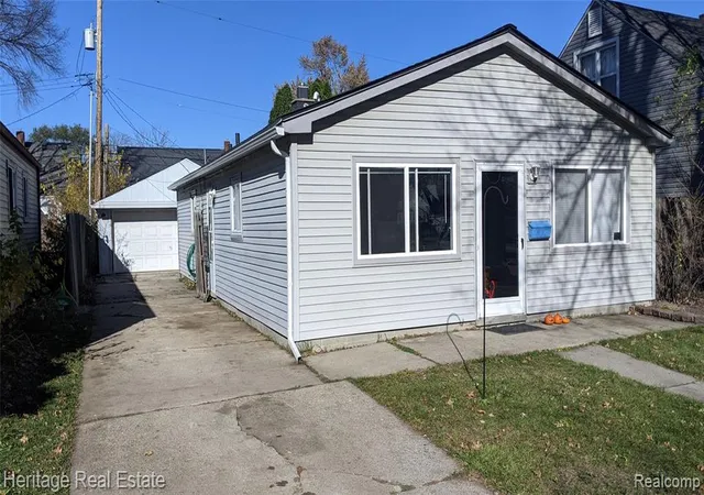 Photo 3 of Single family home for sale at 612 W Hudson Ave, Madison Heights, MI 48071 3944 | MLS# 61025536 | Listing updated on 2026-08-29