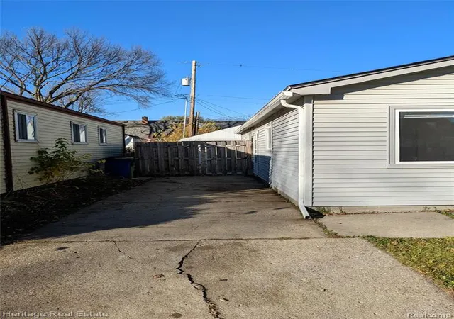 Photo 4 of Single family home for sale at 612 W Hudson Ave, Madison Heights, MI 48071 3944 | MLS# 61025536 | Listing updated on 2026-08-29