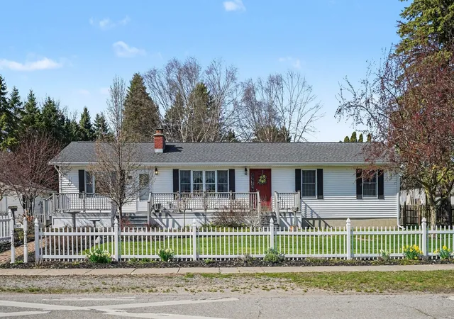 Photo 2 of Single family home for sale at 107 North St, Pinconning, MI 48650 | MLS# 50205661 | Listing updated on 2026-08-30