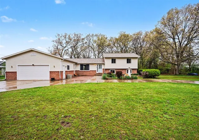 Photo 2 of Single family home for sale at 15378 Mcleans, Spring Lake, MI 49456 | MLS# 70529486 | Listing updated on 2026-08-19