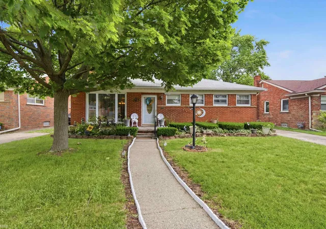 1st image of 17101 Sprenger Ave, Eastpointe, MI 48021 | MLS# 50212796