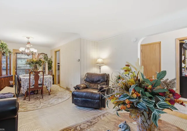 5th image of 17101 Sprenger Ave, Eastpointe, MI 48021 | MLS# 50212796