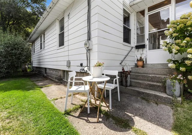 Photo 3 of Single family home for sale at 1450 Walker Ave, Grand Rapids, MI 49504 | MLS# 70555153 | Listing updated on 2026-09-29