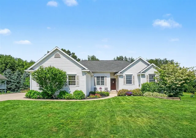Homes for sale in Grand Haven, MI | 13154 Acacia Dr, Grand Haven, MI 49417 | MLS# 70541538
