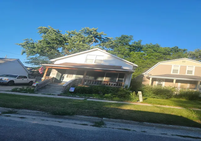 Photo 4 of Single family home for sale at 203 S Warner St, Bay City, MI 48706 | MLS# 50219667 | Listing updated on 2026-09-03