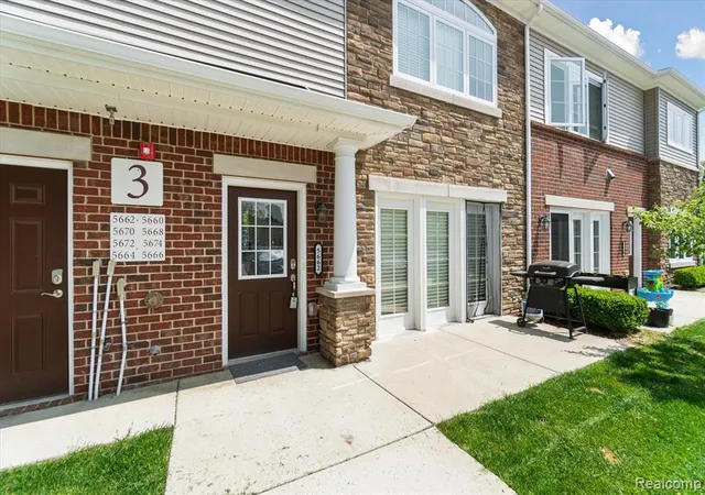 Homes for sale in Ann Arbor, MI | 5662 Arbor Chase Dr, Ann Arbor, MI 48103 | MLS# 61006699