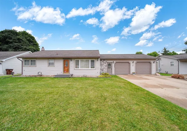 Photo 2 of Single family home for sale at 1304 Joseph St, Jackson, MI 49202 | MLS# 70553906 | Listing updated on 2026-08-31