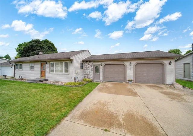 Photo 3 of Single family home for sale at 1304 Joseph St, Jackson, MI 49202 | MLS# 70553906 | Listing updated on 2026-08-31
