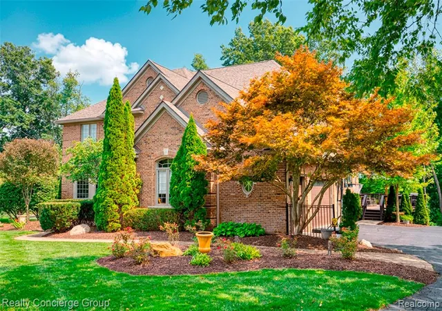 3rd image of 3199 Beach Lake Dr, Milford, MI 48380 2867 | MLS# 61023441
