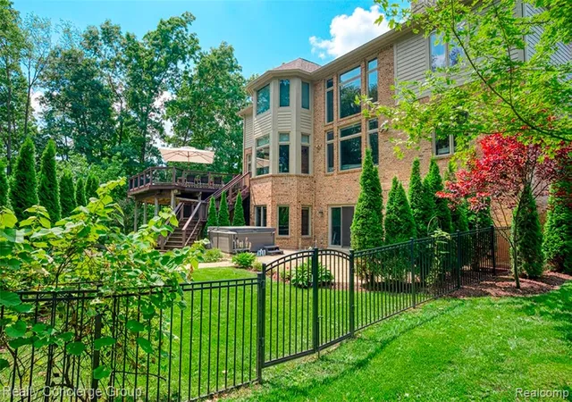 5th image of 3199 Beach Lake Dr, Milford, MI 48380 2867 | MLS# 61023441