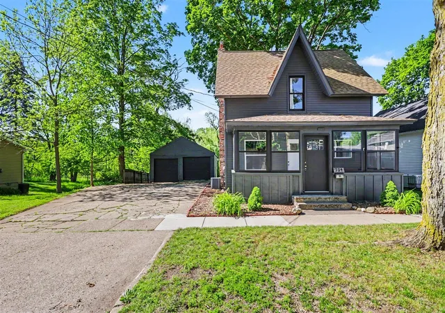 Homes for sale in Marshall, MI | 734 E Green St, Marshall, MI 49068 | MLS# 70535766