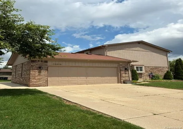 Photo 2 of Single family home for sale at 35616 Drake Dr, Sterling Heights, MI 48310 | MLS# 61006062 | Listing updated on 2026-08-09