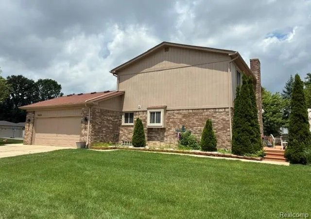 Photo 3 of Single family home for sale at 35616 Drake Dr, Sterling Heights, MI 48310 | MLS# 61006062 | Listing updated on 2026-08-09