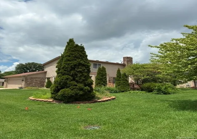 Photo 3 of Single family home for sale at 35616 Drake Dr, Sterling Heights, MI 48310 | MLS# 61006062 | Listing updated on 2026-08-09