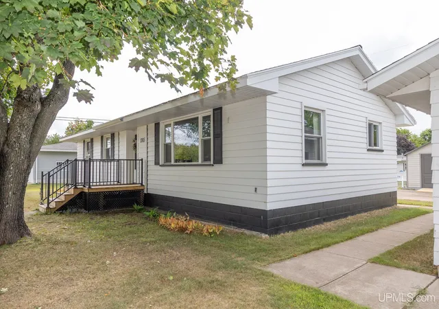 Photo 2 of Single family home for sale at 1765 Ellsworth St, Ishpeming, MI 49849 | MLS# 50219879 | Listing updated on 2026-09-01