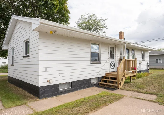 Photo 3 of Sale Pending at 1765 Ellsworth St, Ishpeming, MI 49849 | MLS# 50219879 | Listing updated on 2026-09-16