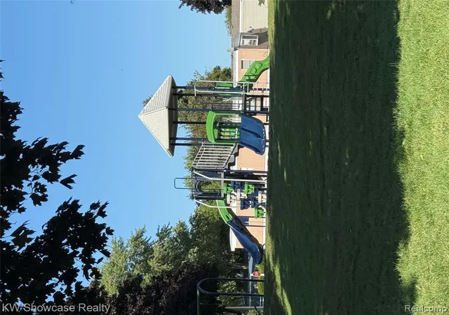 18th image of 2263 Evergreen St, Wixom, MI 48393 | MLS# 61017625