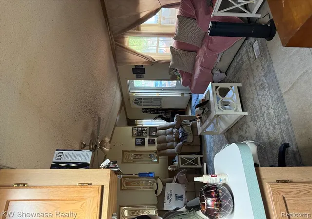 3rd image of 2263 Evergreen St, Wixom, MI 48393 | MLS# 61017625