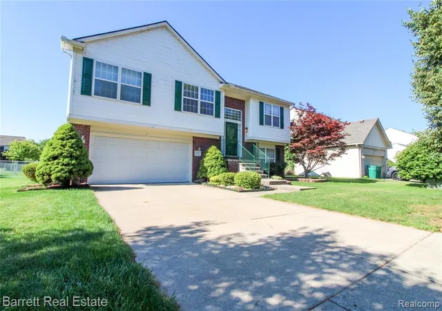 Homes for sale in Romulus, MI | 39119 Clocktower Dr, Romulus, MI 48174 | MLS# 61007465
