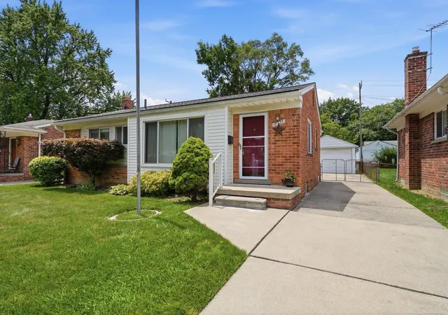 Homes for sale in Redford, MI | 18735 Lexington St, Redford, MI 48240 | MLS# 50213373
