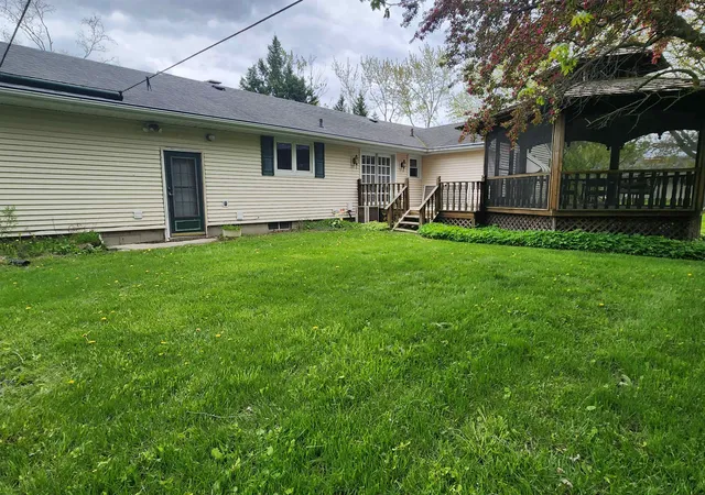 Photo 3 of Single family home for sale at 911 S Powell Rd, Essexville, MI 48732 | MLS# 50198164 | Listing updated on 2026-09-29