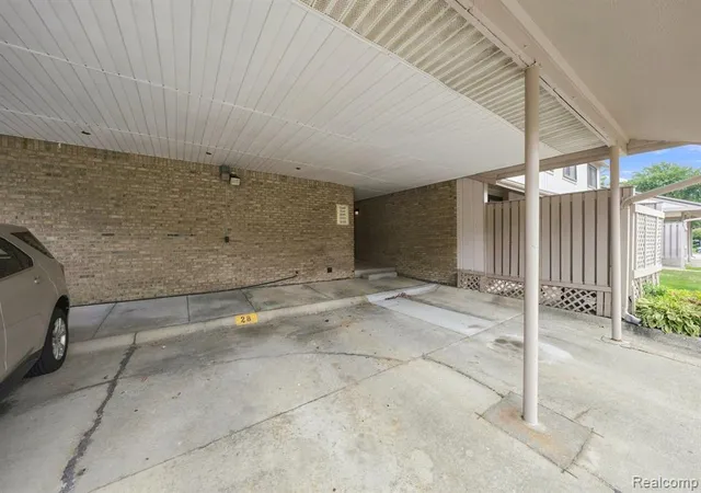 Listing Photo 2 - Condo for sale in building located at 36018 Chapel Ct, Clinton Township, MI 48035 - Unit #