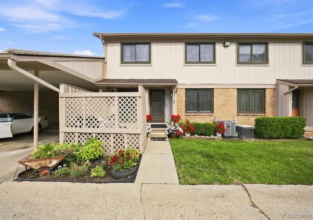 Photo 2 of Condo for sale at 36018 Chapel Ct, Clinton Township, MI 48035 | MLS# 61025026 | Listing updated on 2026-09-01