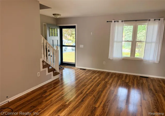 2nd image of 3341 Sapphire Ln, Fort Gratiot, MI 48059 4236 | MLS# 61023916