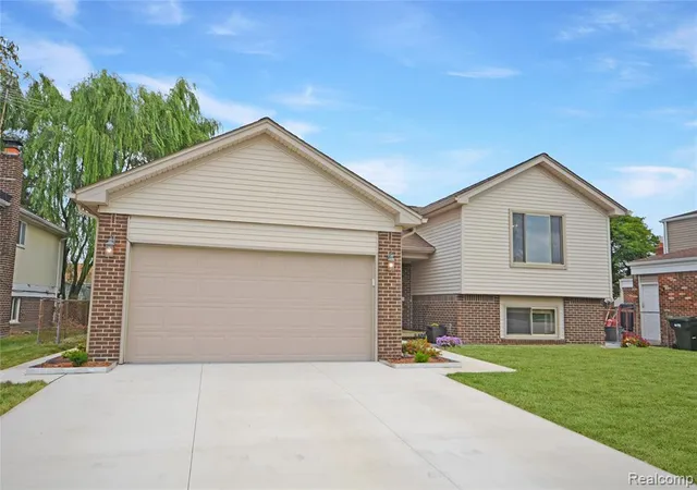 2nd image of 2061 Michael Dr, Sterling Heights, MI 48310 | MLS# 61016546