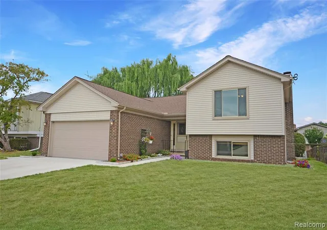 Photo 3 of Sale Pending at 2061 Michael Dr, Sterling Heights, MI 48310 | MLS# 61016546 | Listing updated on 2026-08-23