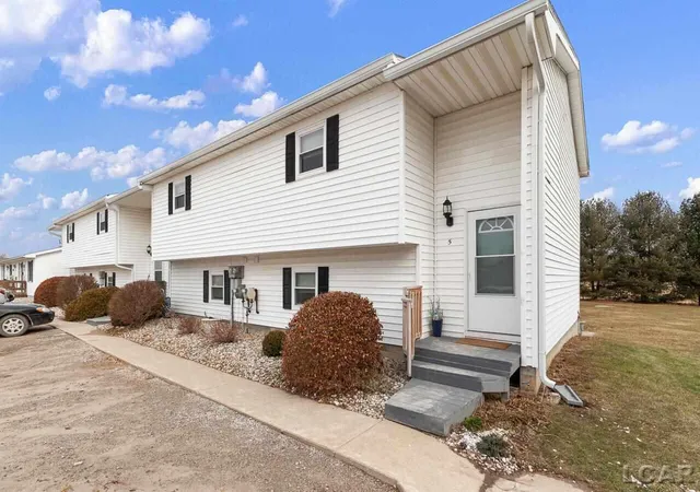 Listing Photo 3 - Condo for sale in building located at 409 Connor St, Onsted, MI 49265