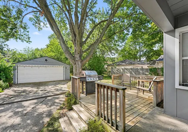 Photo 4 of Sale Pending at 2327 Oakshire Ave, Berkley, MI 48072 | MLS# 61022438 | Listing updated on 2026-08-25