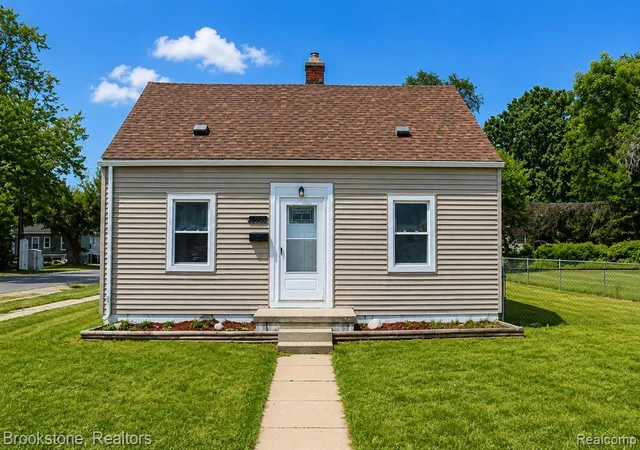 Photo 3 of Single family home for sale at 18805 Sumner, Redford, MI 48240 1763 | MLS# 61023763 | Listing updated on 2026-09-02