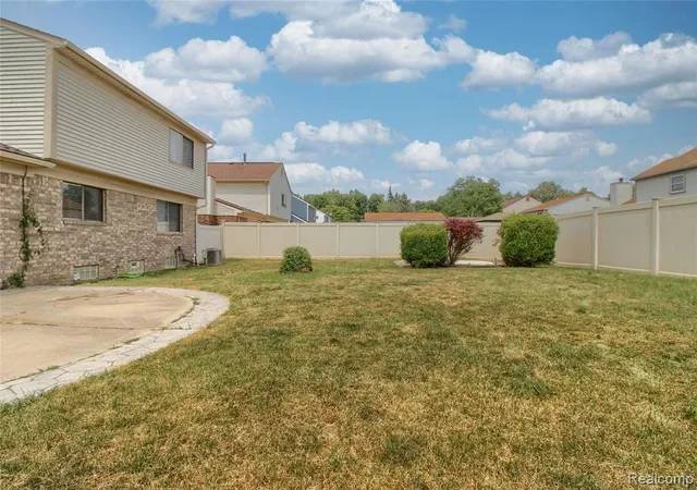 32nd image of 22171 Knollwood Dr, Flat Rock, MI 48134 | MLS# 61016917