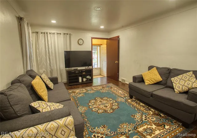 Photo 4 of Single family home for sale at 7523 Calhoun St, Dearborn, MI 48126 | MLS# 61018850 | Listing updated on 2026-08-27
