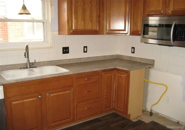 Photo 2 of Sale Pending at 15142 Fordline St, Southgate, MI 48195 | MLS# 60963983 | Listing updated on 2026-03-17