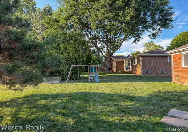41st image of 2096 Winchester Rd, Rochester Hills, MI 48307 | MLS# 61022975