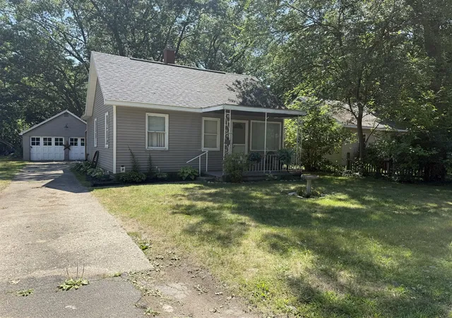 Homes for sale in Norton Shores, MI | 2714 Roberts St, Norton Shores, MI 49444 | MLS# 70545139