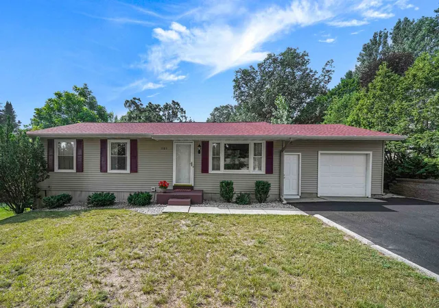 1st image of 1101 Knoll Crest Ct, Traverse City, MI 49686 | MLS# 80072794
